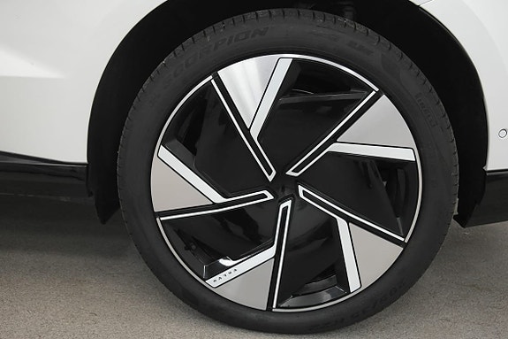 Volvo EX90 18 of 18