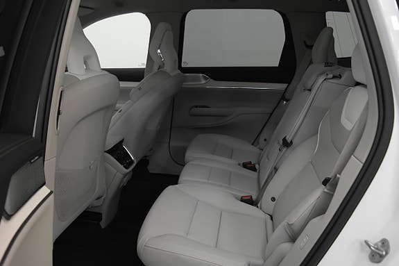 Volvo EX90 11 of 18