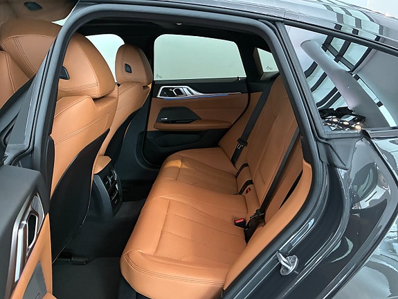 BMW i4 11 of 14