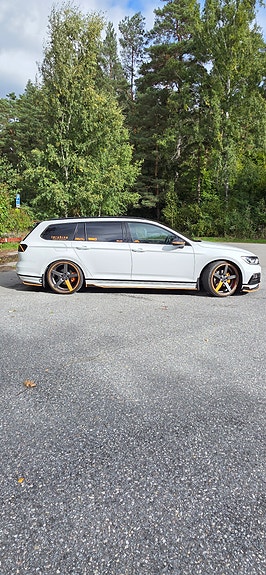 Volkswagen Passat 3 of 14