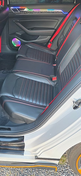 Volkswagen Passat 10 of 14