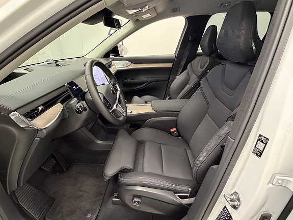 Volvo EX90 7 of 27