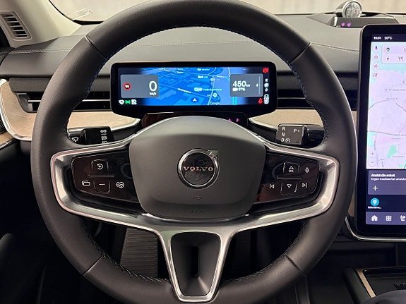 Volvo EX90 10 of 27