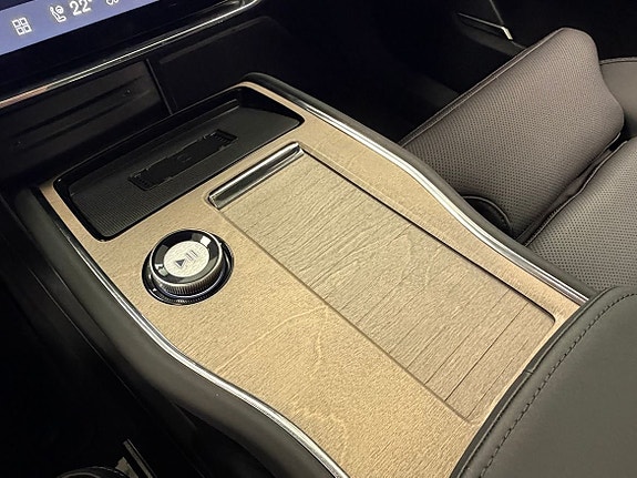 Volvo EX90 18 of 27