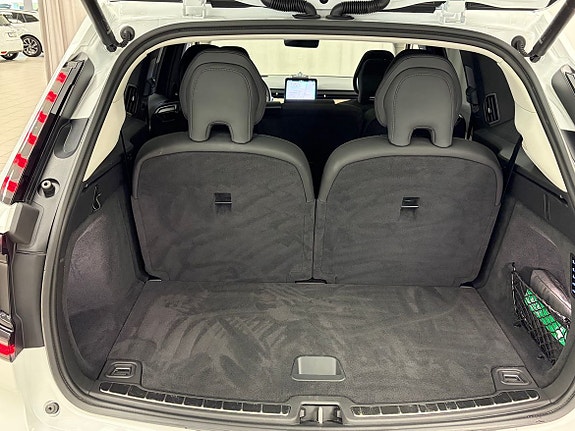 Volvo EX90 25 of 27