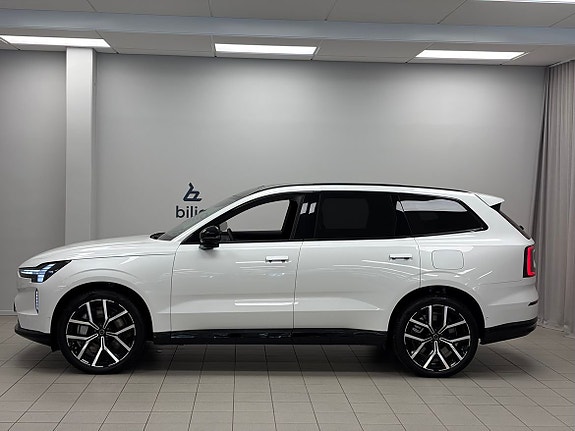 Volvo EX90 2 of 27