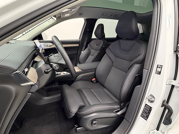 Volvo EX90 8 of 27