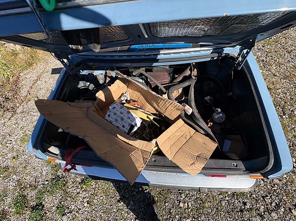 Volvo 244 3 of 9