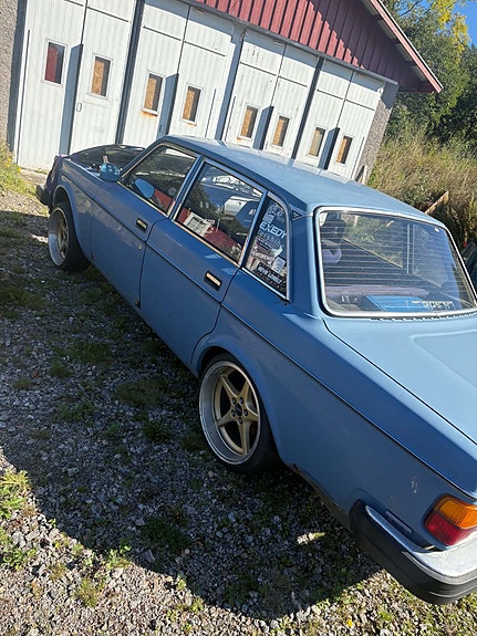 Volvo 244 6 of 9
