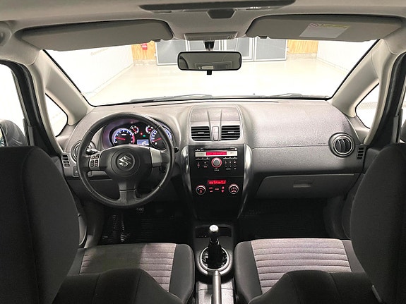 Suzuki SX4 25 of 30