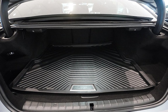 BMW 530e 12 of 13