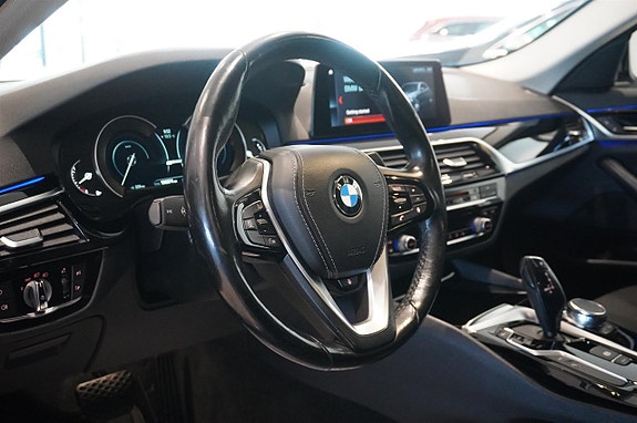 BMW 530e 2 of 13