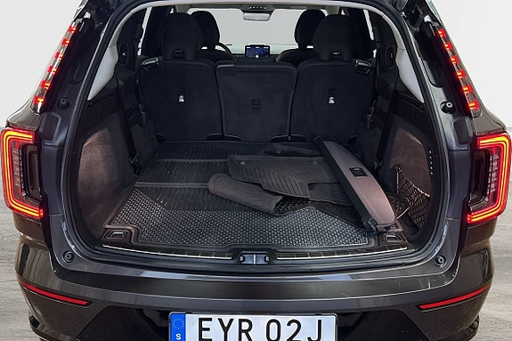 Volvo EX90 14 of 21