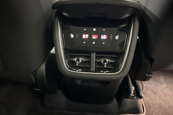 Volvo EX90 17 of 21