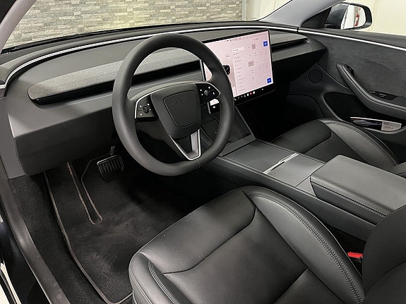 Tesla Model 3 11 of 26