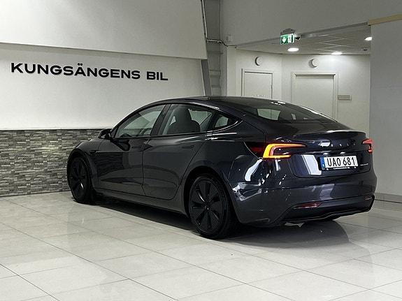 Tesla Model 3 8 of 26