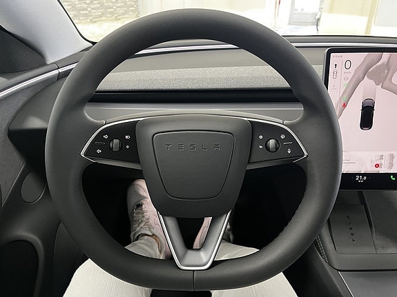 Tesla Model 3 18 of 26