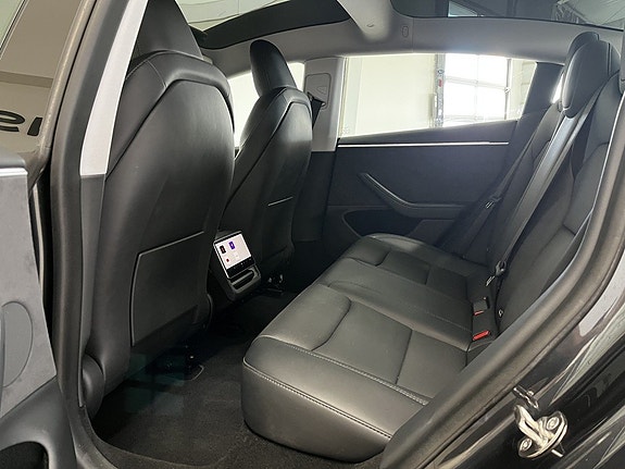Tesla Model 3 15 of 26