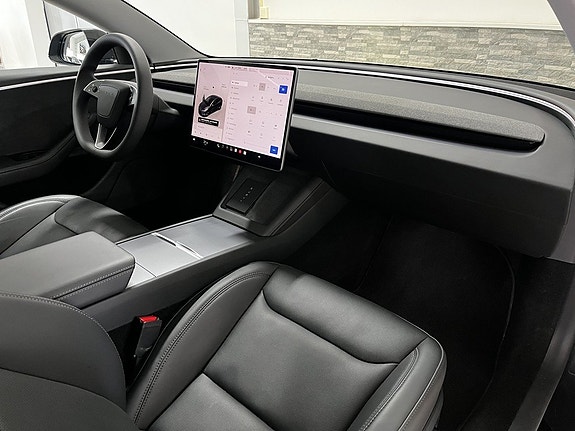 Tesla Model 3 12 of 26