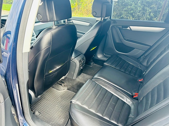 Volkswagen Passat Alltrack 9 of 10