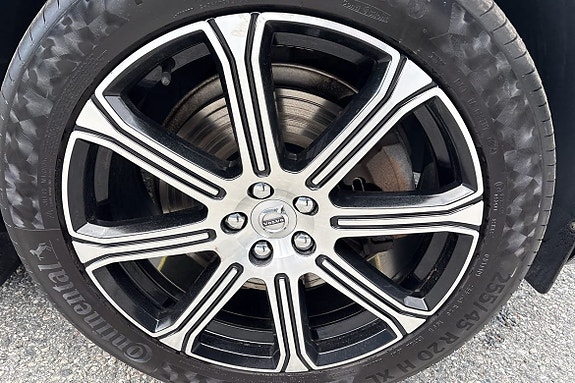 Volvo XC60 15 of 25