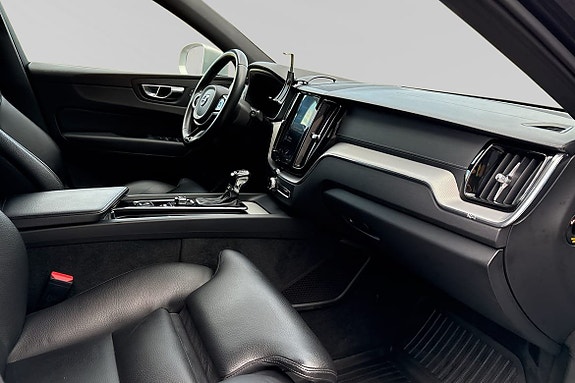 Volvo XC60 10 of 25