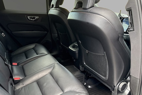 Volvo XC60 11 of 25