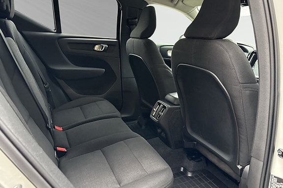 Volvo XC40 11 of 25
