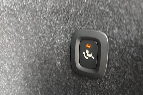 Volvo XC40 16 of 25