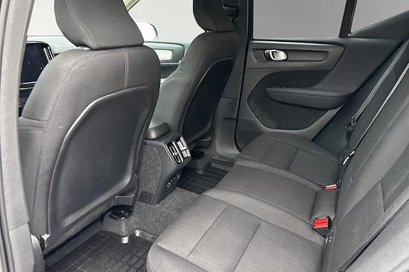 Volvo XC40 8 of 25