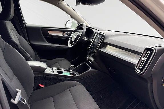 Volvo XC40 10 of 25