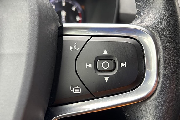 Volvo XC40 19 of 25