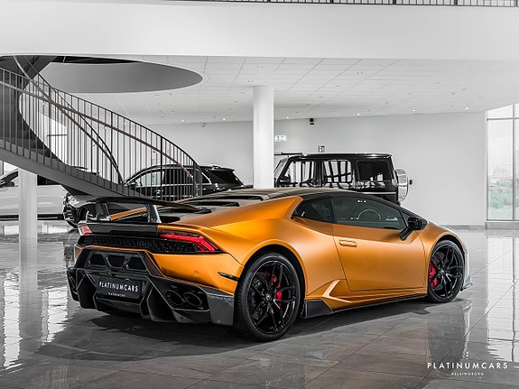 Lamborghini Huracan 2 of 18