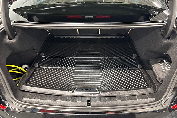 BMW 330e 29 of 30