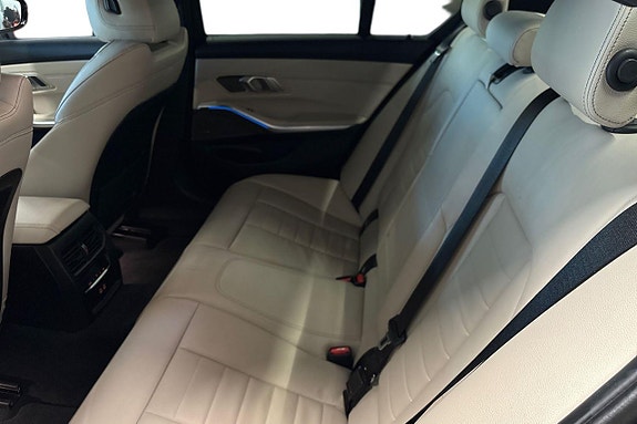 BMW 330e 12 of 30