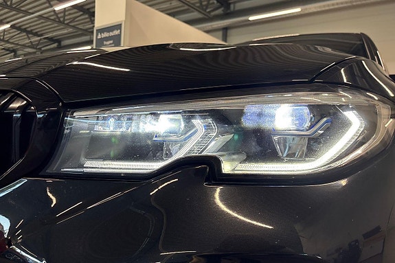 BMW 330e 28 of 30