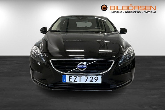 Volvo V40 2 of 19