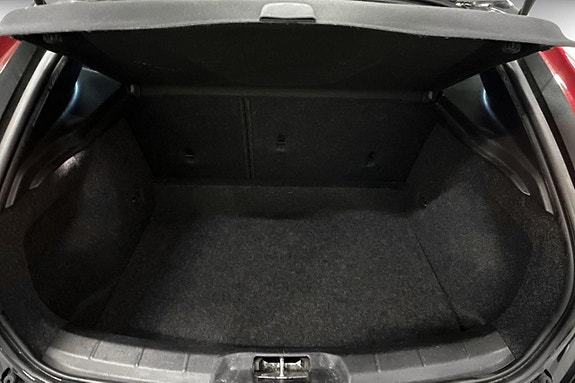 Volvo V40 14 of 19