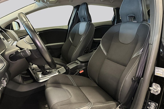Volvo V40 8 of 19