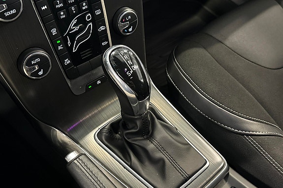 Volvo V40 12 of 19