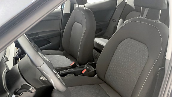 Seat Arona 8 of 13