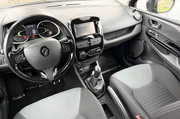 Renault Clio 11 of 12