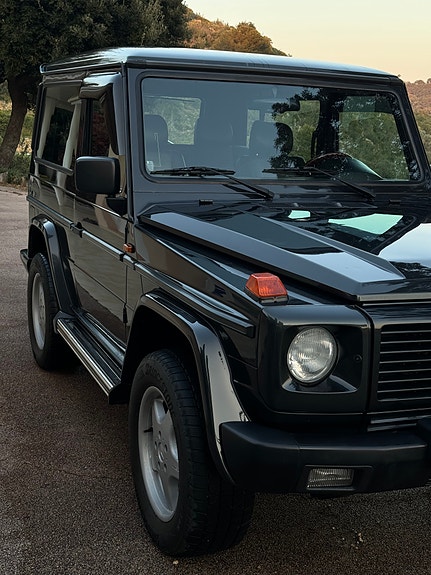 Mercedes-Benz G320 11 of 14