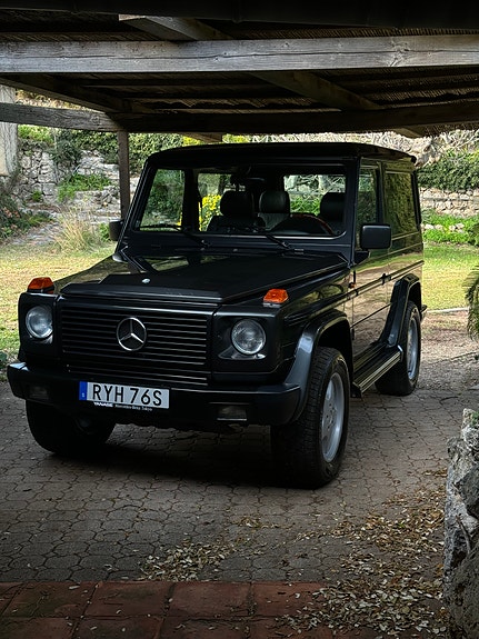 Mercedes-Benz G320 2 of 14