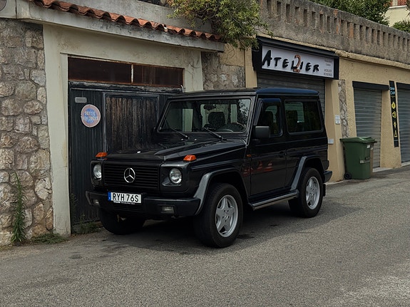 Mercedes-Benz G320 14 of 14