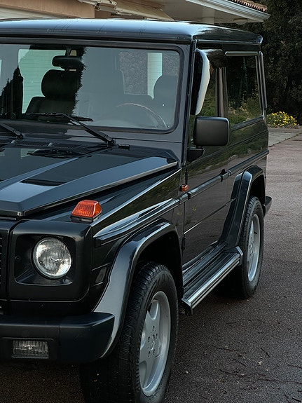 Mercedes-Benz G320 10 of 14