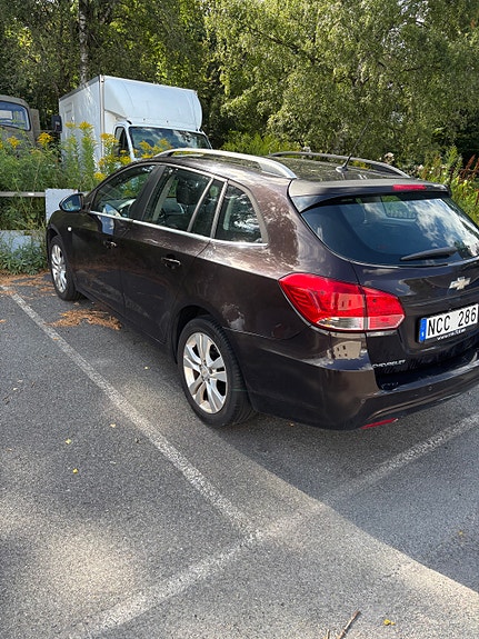 Chevrolet Cruze 2 of 3