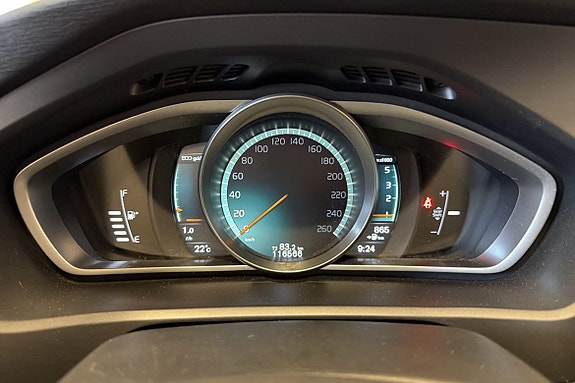 Volvo V40 Cross Country 17 of 17