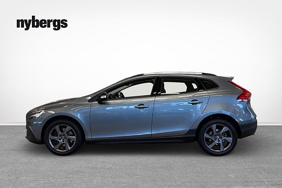 Volvo V40 Cross Country 2 of 17