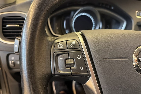 Volvo V40 Cross Country 13 of 17
